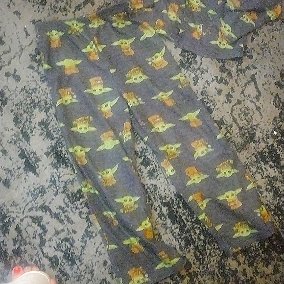 Like new boys 2 piece Star Wars Baby Yoda fleece PJS - 8 - Picture 4 of 4